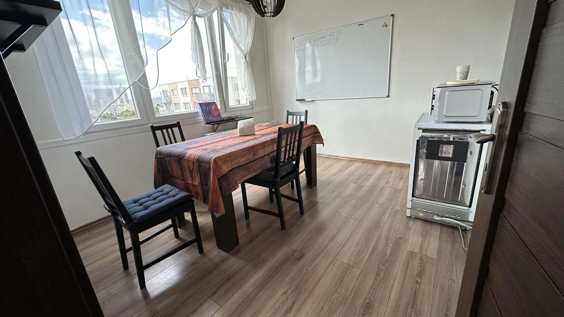 公寓 2 Bedroom, 10 Mins From Center, Top Floor, Balcony With View, High-Speed Internet, Coffee 布拉格 捷克