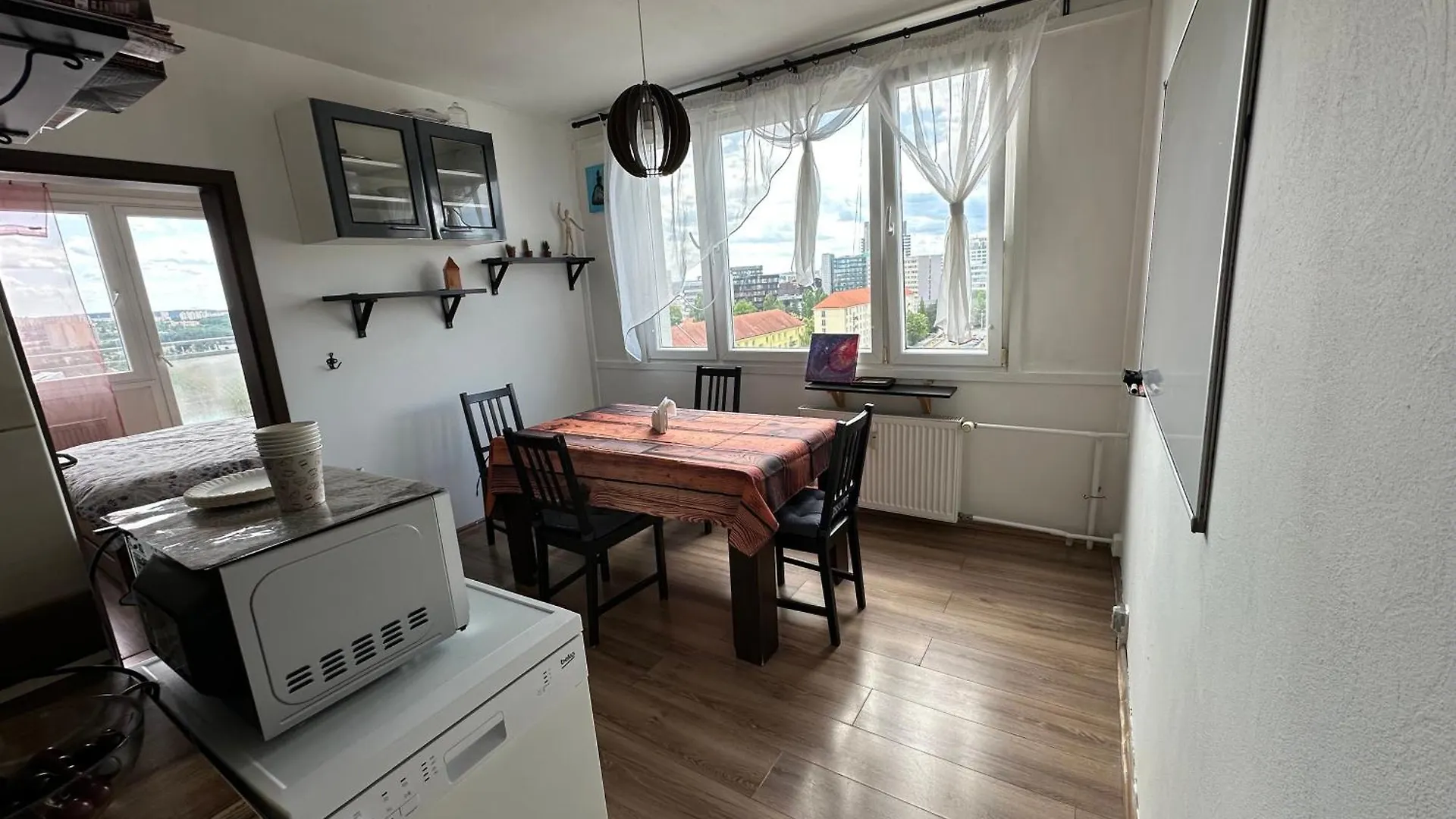 公寓 2 Bedroom, 10 Mins From Center, Top Floor, Balcony With View, High-Speed Internet, Coffee 布拉格